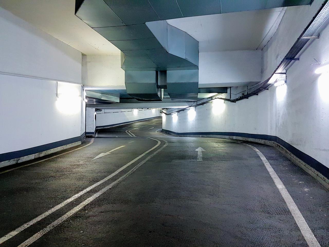 Osiedlowy Garaż Podziemny Z Zakazem Parkowania Samochodów W Lpg | 797 014 014 | Pewny Lokal