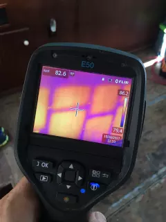 Kamery termowizyjne wykorzystują promieniowanie podczerwone, aby tworzyć obraz oparty na temperaturze obiektów. Kliknij, aby dowiedzieć się więcej. 