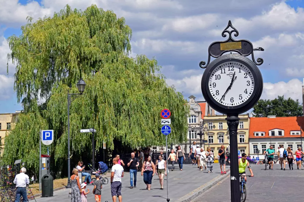  Wiele firm otwiera w Bydgoszczy swoje centrale, dzięki czemu rynek pracy jest naprawdę obfity. Źródło: visitbydgoszcz.pl 