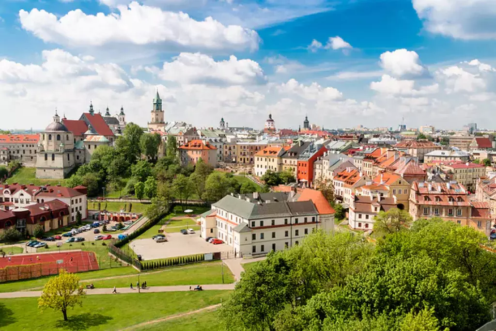 Mieszkanie w centrum Lublina, to dobre rozwiązanie dla osób, które lubią, gdy dużo dzieje się wokół. Źródło: turystyka wp pl