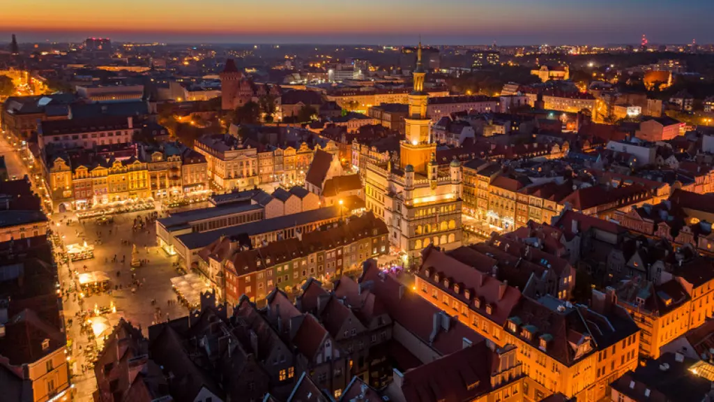 Jeżeli zależy Ci na dostępie do wszelkich punktów usługowych, to warto kupić mieszkanie w centrum Poznania. Źródlo: ocdn.eu