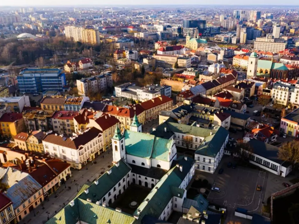 Rzeszów to miasto, w którym zdecydowanie łatwiej będzie kupić mieszkanie młodym osobom, poznieważ ceny nie są bardzo wysokie. Źródło: radio.rzeszow.pl