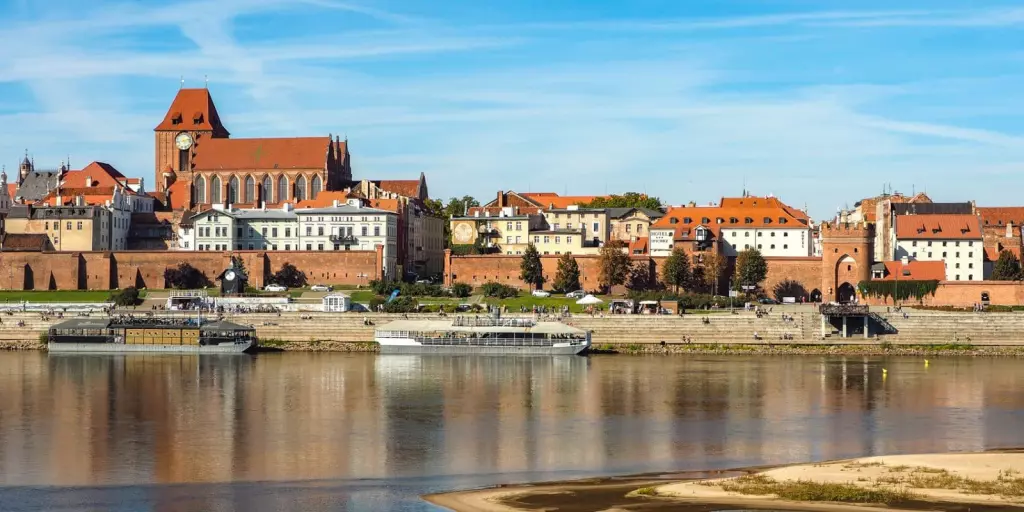 Bydgoskie Przedmieście, Starówka i Podgórz to miesca, które w najbliższym czasie mają przejść renowację, dlatego dla osób planujących kupno mieszkania jest to sygnał, że Toruń jest miastem, które ciągle się rozwija. Źródło: osmol.pl