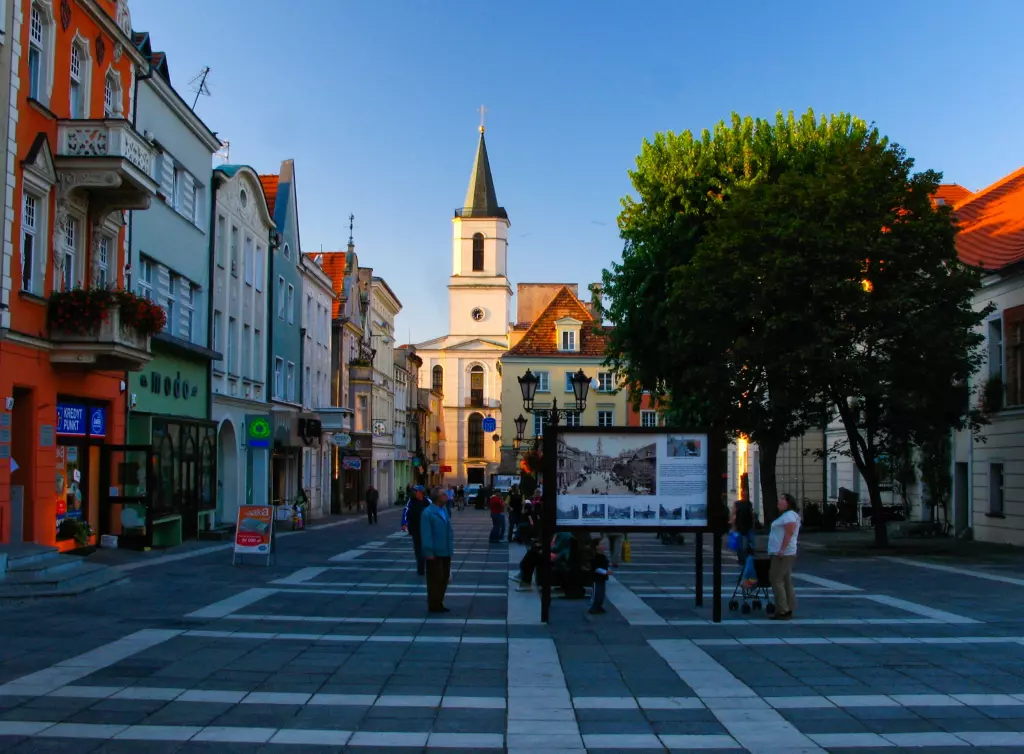 Rodziny z dziećmi świetnie odnajdą się na Zaciszu, ale równie chętnie wybierają osiedla takie jak Morelowe czy Piastowskie w Zielonej Górze. Źródło: centrum-park.pl