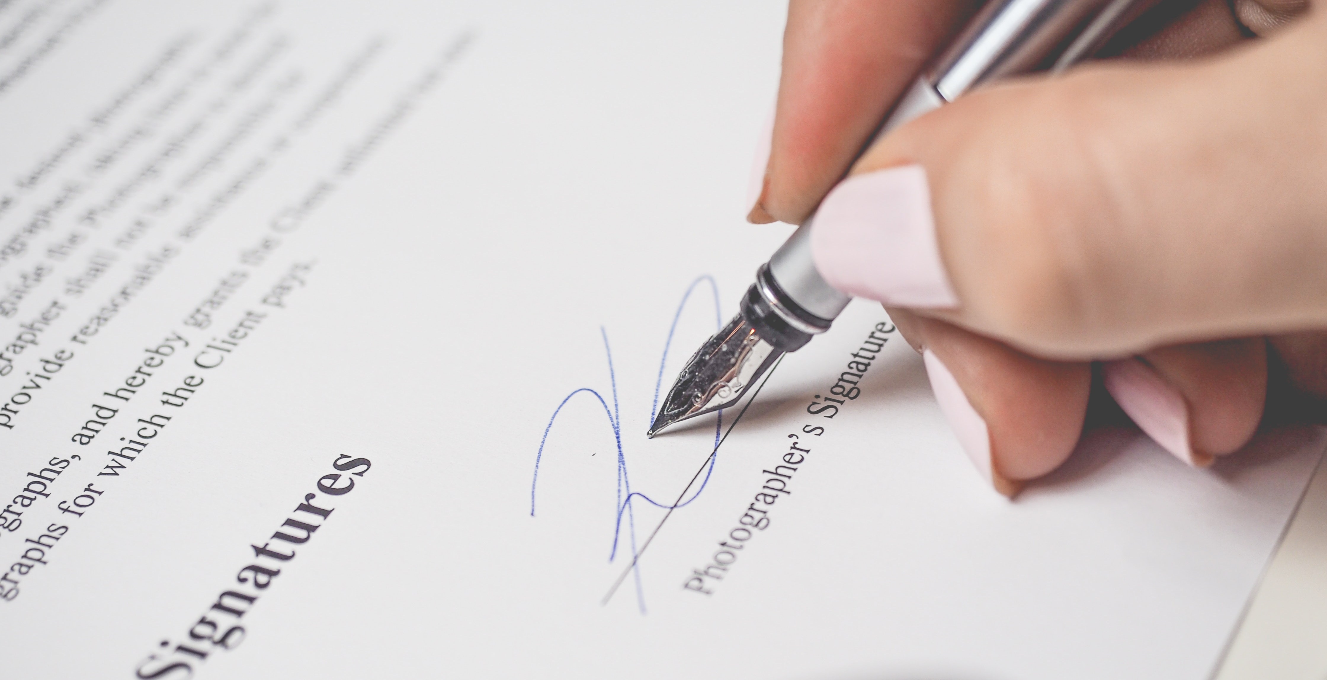 zdjęcie do W artykule wyjaśniamy jak zachować się w sytuacji, ⭐ gdy deweloper uchyla się od podpisania ✓  aktu notarialnego oraz jak zmusić ➽ go do podpisania umowy przenoszącej własność.