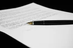 W niniejszym artykule ➡️ przedstawiono informacje związane z kosztami notarialnymi, ⭐ jakie ponosi nabywca podczas zakupu mieszkania od dewelopera.➡️