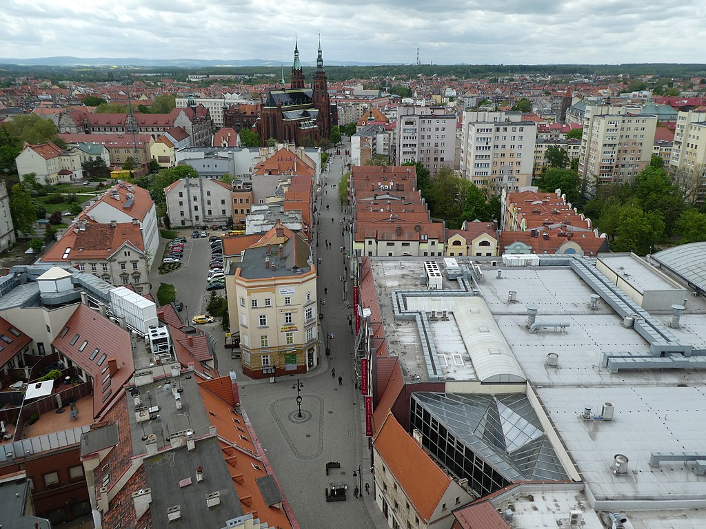 Widok na Stare Miasto w Legnicy (źródło zdjęcia: Wikipedia)