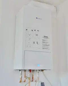 Szukasz sposobu na ukryte wycieki? Badanie kamerą termowizyjną pozwala bezinwazyjnie zlokalizować nieszczelności instalacji wodnych i grzewczych w Twoim domu.