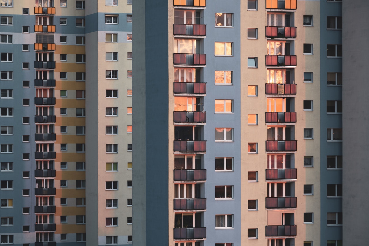 <p>Poznaj kluczowe informacje o operatach szacunkowych w Luboniu – kto może je wykonać, jakie nieruchomości obejmuje wycena i ile czasu zajmuje przygotowanie dokumentu.</p>