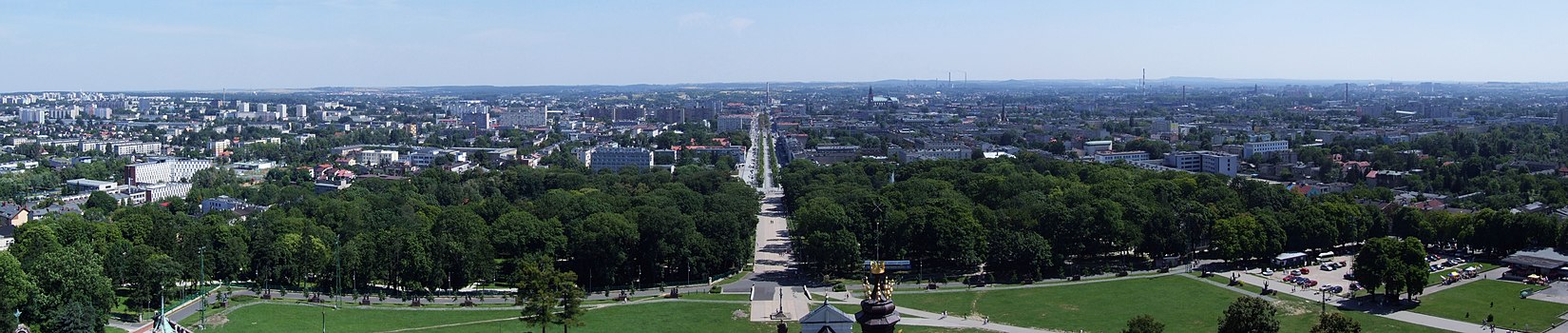 Parki widziane z wieży jasnogórskiej, po lewej Park 3 Maja, po prawej Park im. Stanisława Staszica (źródło zdjęcia: Wikipedia)