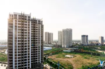 <p>Szukasz firmy remontowej, ale boisz się, że nie dotrzyma umowy i pozostawi po sobie bałagan? A może już zdecydowałeś się na współpracę z ekipą, ale masz wątpliwości, czy wszystko będzie wykonane zgodnie z Twoimi oczekiwaniami? W tym artykule znajdziesz praktyczne wskazówki, jak uniknąć źle wykonanego remontu bez umowy.</p>