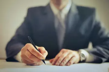 Dowiedz się, jaką rolę odgrywa rzeczoznawca majątkowy przy operacie szacunkowym dla Credit Agricole oraz jakie wiążą się z tym koszty i formalności.