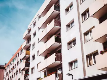 Dowiedz się, czym zajmuje się rzeczoznawca majątkowy, jak powstają operaty szacunkowe w Rudzie Śląskiej i jak wygląda współpraca z klientem.