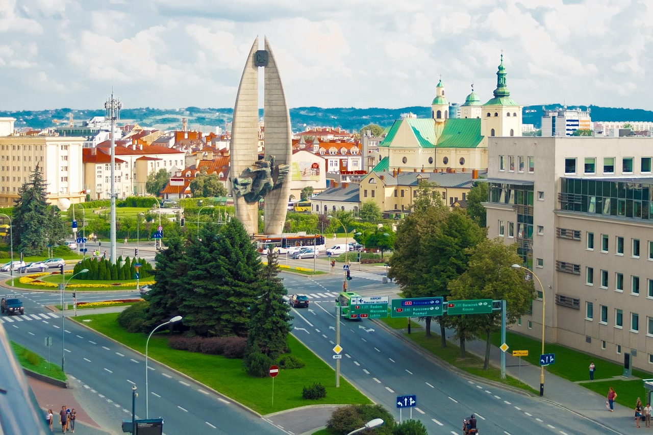 <p>Przygotowaliśmy kompleksowy ranking firm oferujących operaty szacunkowe w Rzeszowie, które ocenialiśmy według różnych kategorii. Zapraszamy do lektury. </p>