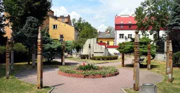 Dowiedz się, jak powinna wyglądać umowa deweloperska, na co zwrócić uwagę i jakie koszty uwzględnić podczas podpisywania i weryfikacji umowy w Tarnowie.