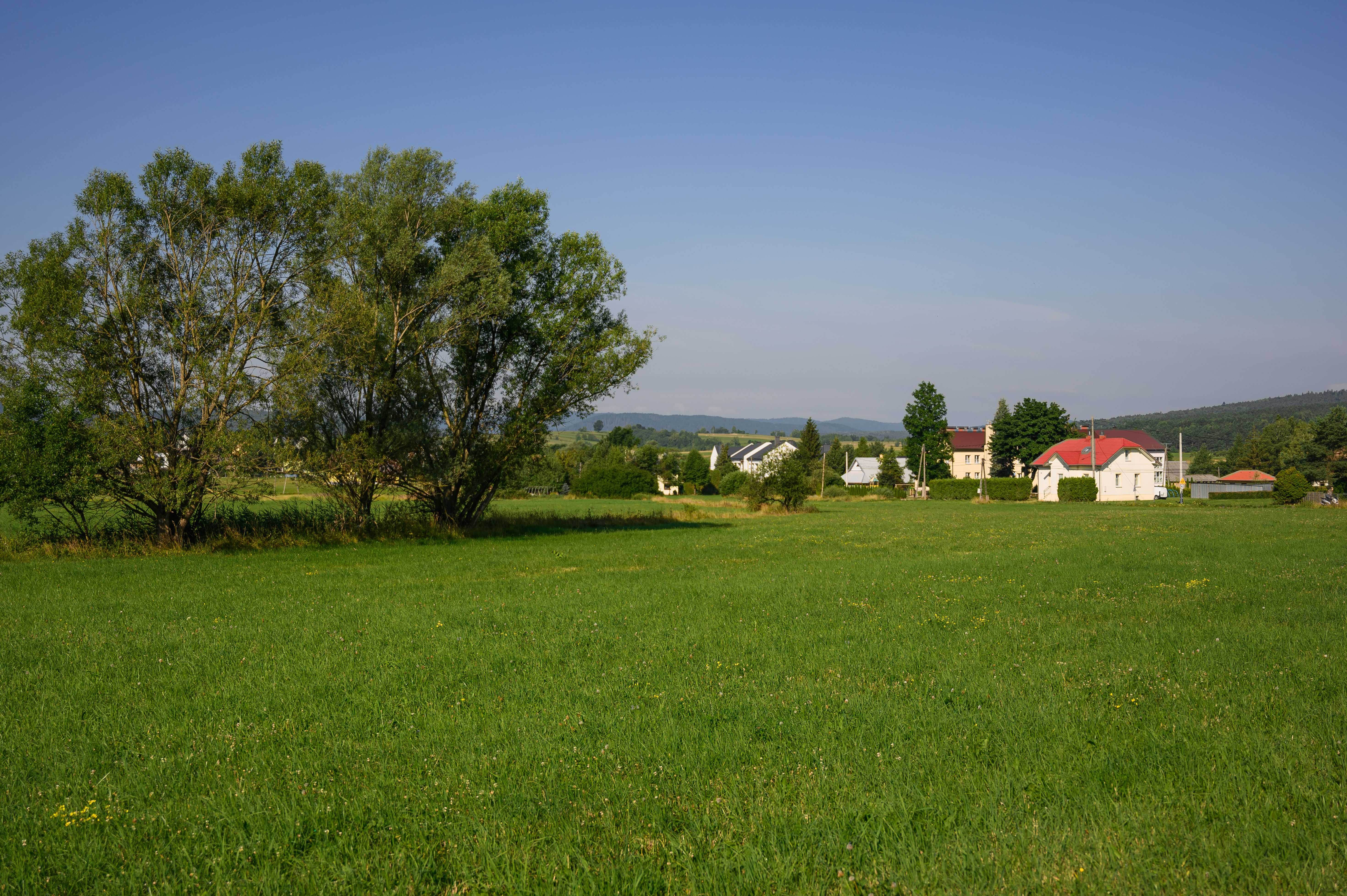 <p><b>Służebność przesyłu</b> to mechanizm prawny, z którego korzystają nie tylko właściciele obciążonych gruntów, ale również same przedsiębiorstwa energetyczne, gazowe czy wodociągowe. </p>