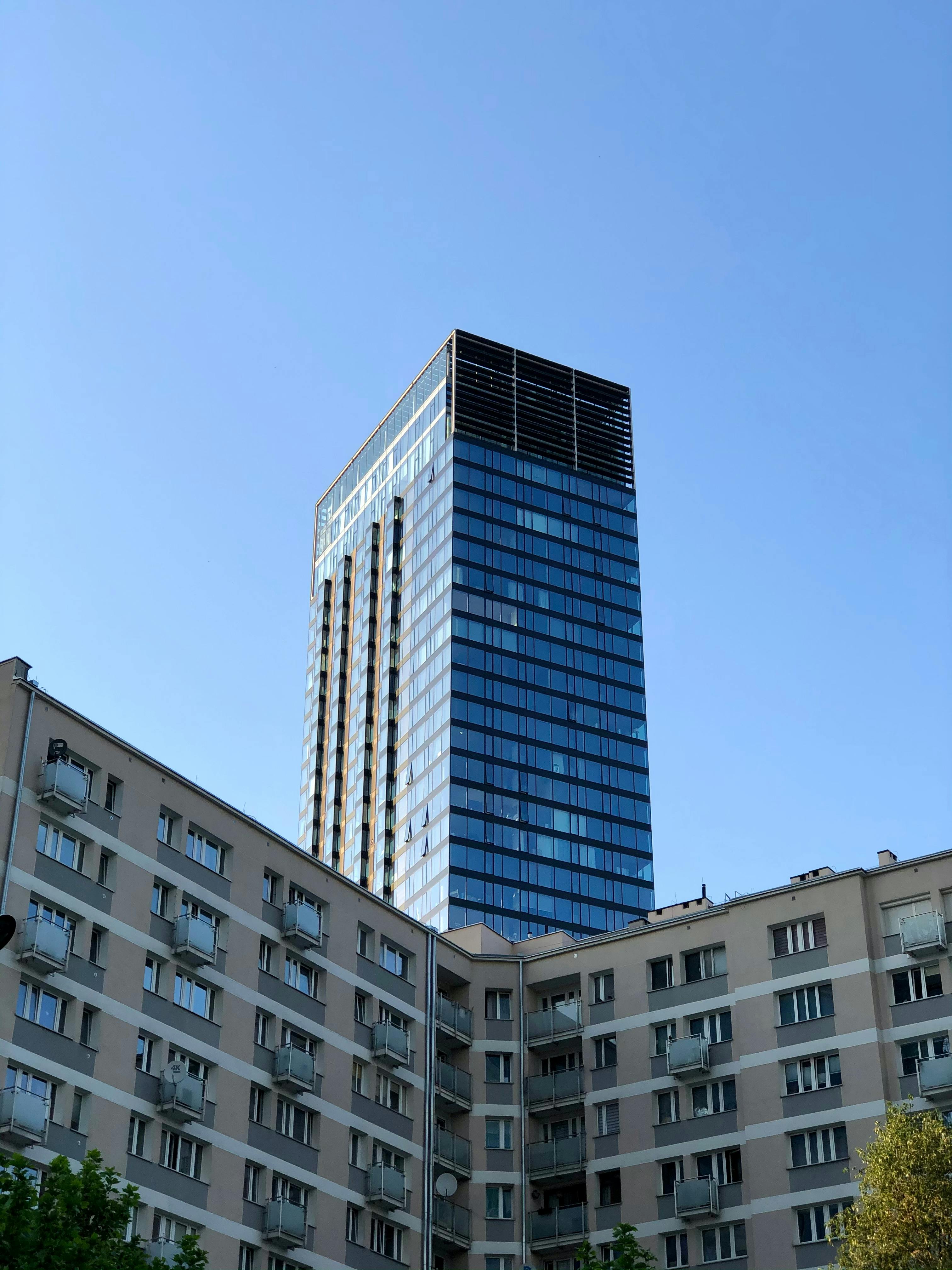 <p>Sprawdź, jak rzeczoznawca majątkowy wycenia udziały we współwłasności i rozlicza nakłady między współwłaścicielami nieruchomości.</p>